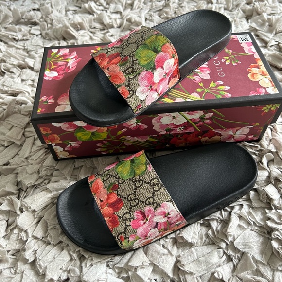 Gucci Women's Floral Bloom Print Slide Sandals - Black and Multicolor - Picture 1 of 10